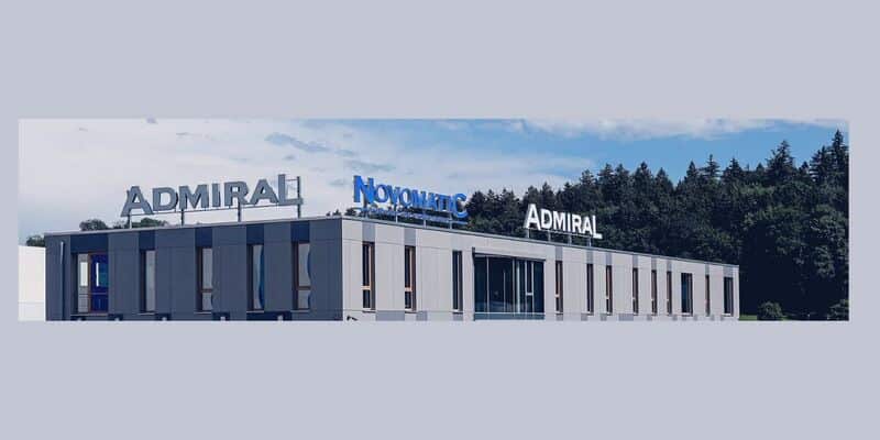 Admiral Play spendet an Initiative.