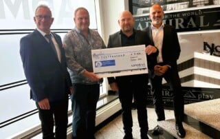 Admiral Play spendet an Elterninitiative Kinderkrebsklinik e.V.