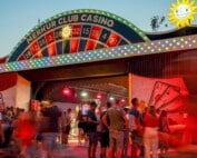 Eingang zum Merkur Club Casino während der Merkur Festivalsaison 2026.
