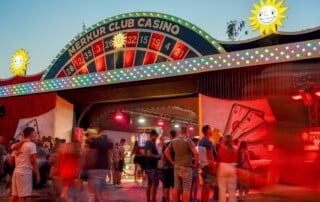 Eingang zum Merkur Club Casino während der Merkur Festivalsaison 2026.