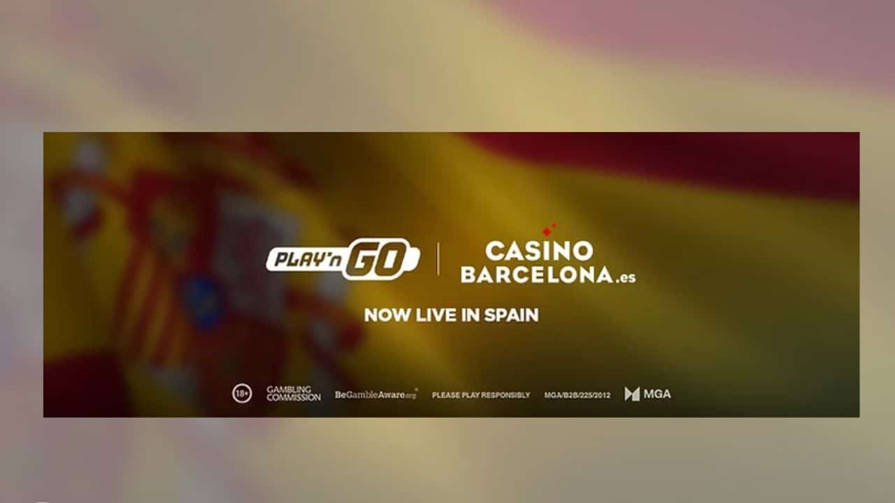 Logo von Play’n GO und CasinoBarcelona.es kündigen Partnerschaft in Spanien an.